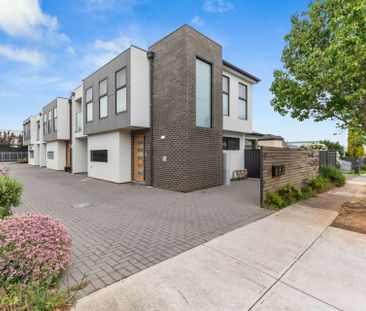 Modern townhouse in prime location - Photo 1