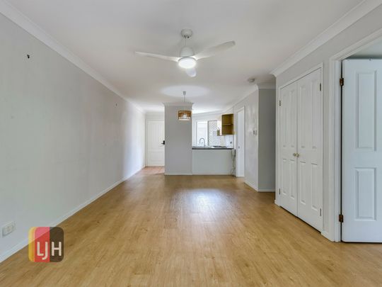 BRIGHT AND FRESH APARTMENT OFFERING GREAT LOCATION AND LIFESTYLE - Photo 1