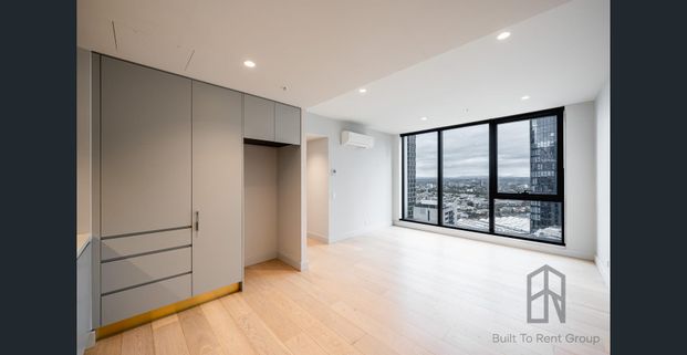 Sleek and Stylish! - Photo 1