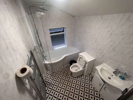 2 bedroom terraced house to rent - Photo 4