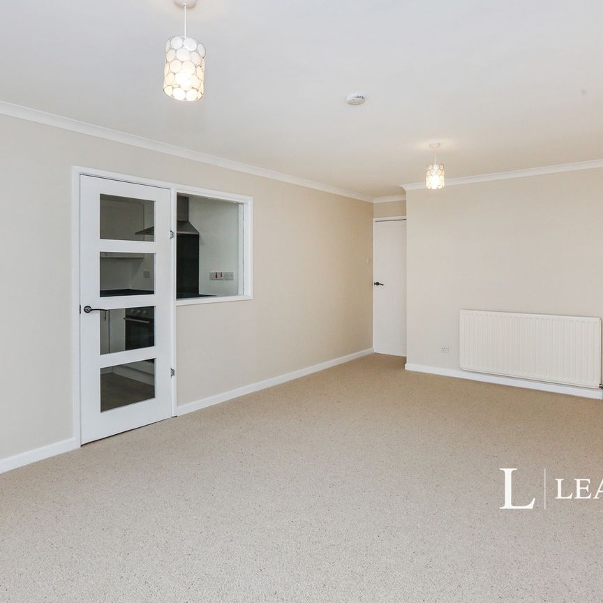 2 bedroom apartment to rent Ross Mews, Victoria Road, Netley Abbey, SO31 - Photo 1