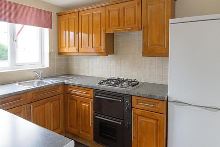 3 bedroom end of terrace house to rent - Photo 4