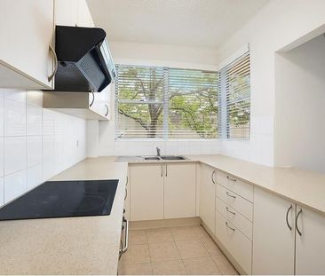 Light Filled 2 Bedroom Apartment - Photo 1