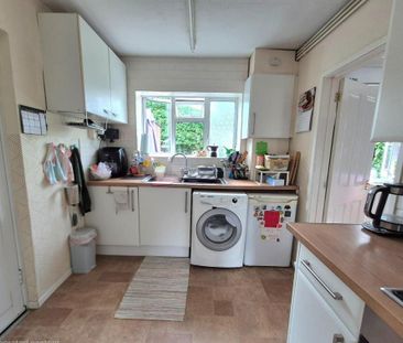 2 bedroom semi-detached house to rent - Photo 5