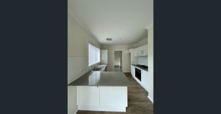 Double storey house in Spring Farm - Photo 3