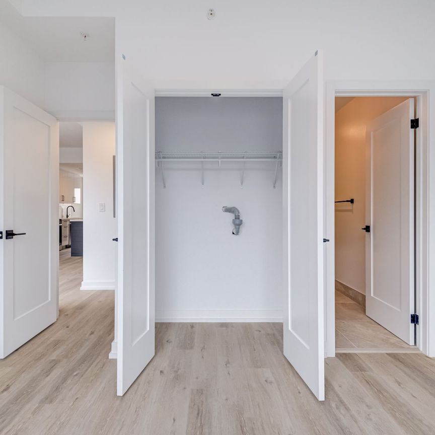 For Lease - 3039 Dundas Street Unit# 8, Toronto, Ontario - Photo 1