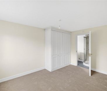 A 3 storey, 6 bedroom property - Photo 2