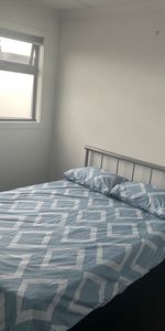 Cranbourne East - Photo 4