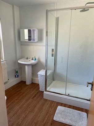 3 bedroom private hall to rent - Photo 1