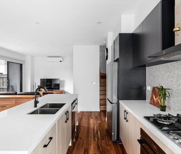 Elegant & Spacious Townhouse - Photo 6