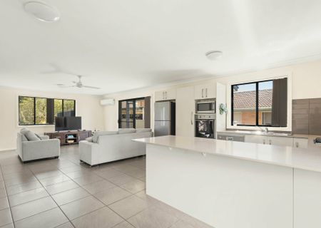 Stylish Townhouse in Taree West - Photo 2