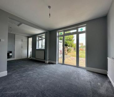 2 bedroom semi-detached house to rent - Photo 4