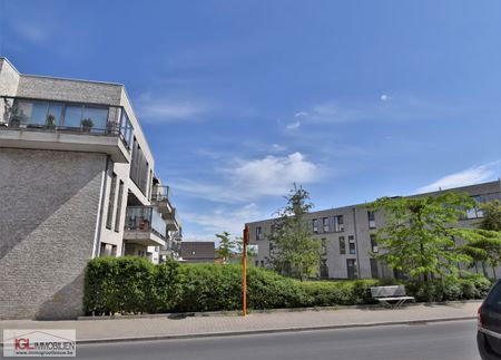 Appartement met 2 slaapkamers, groot terras en autostaanplaats - Photo 3