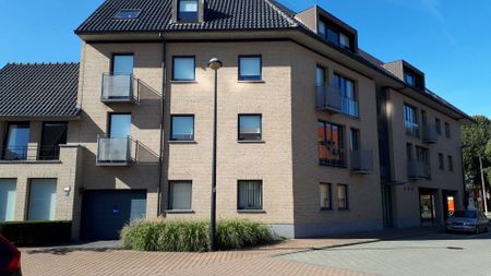 Sint Andries: ruim gelijkvloers appartement met staanplaats - Photo 2