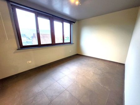 Verrassend ruime, gezellige woning met 3 slaapkamers in het centrum van Sint-Baafs-Vijve te huur! - Foto 3