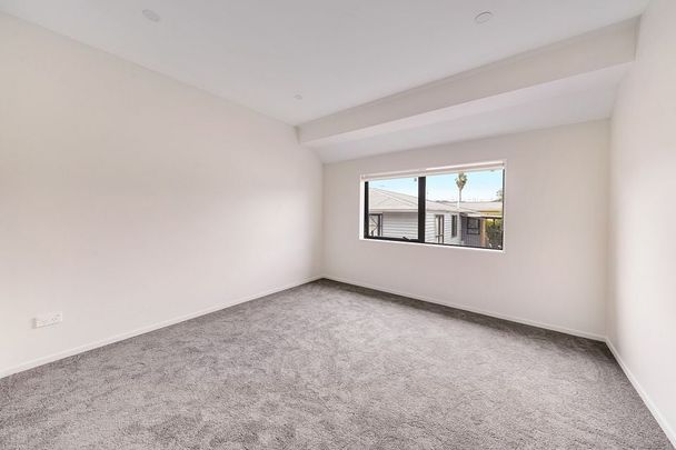 Modern 4BR Family Home in Blockhouse Bay - Photo 1