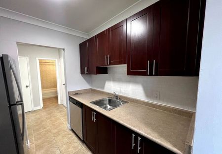 For Lease - 370 Penn Avenue, Newmarket, Ontario - Photo 4