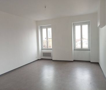 Location appartement 3 pièces 76 m² à Saint-Laurent-sur-Saône (01750) - Photo 4