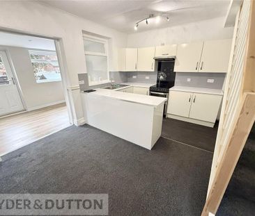 2 bedroom semi-detached house to rent - Photo 5