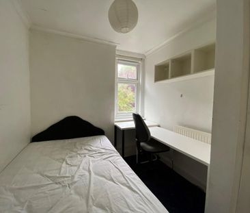 3 bedroom semi-detached house to rent - Photo 6