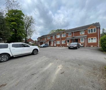 2 bed Flat - To Let - Photo 2