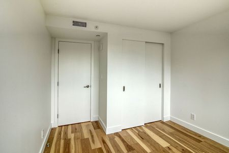 3460 Peel Street - Photo 3