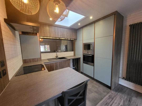 2 bedroom coach house to rent - Photo 1