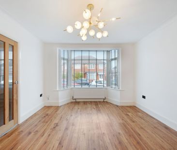 3 bed semi-detached house to rent in Parkville Road, Manchester, M25 - Photo 3