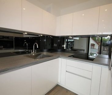 Kempton House, London Square, 122 High Street,TW18 - Photo 4