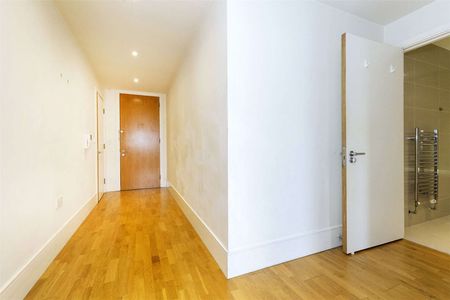 Third Floor one bed flat, with courtyard view, set in the prestigious Highbury Stadium Square Development. - Photo 3