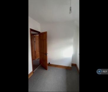 4 bedroom semi-detached house to rent - Photo 1