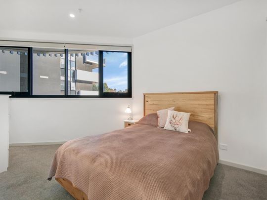 Modern Light-Filled 1-Bedroom with Balcony & Split System – 6-Month Lease! - Photo 1