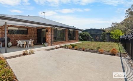 Spacious Four Bedroom Family Home - Photo 3