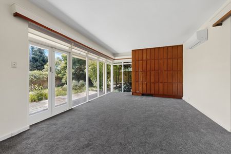 9 Cascade Drive, Kew East VIC 3102 - House For Rent | Domain - Photo 3