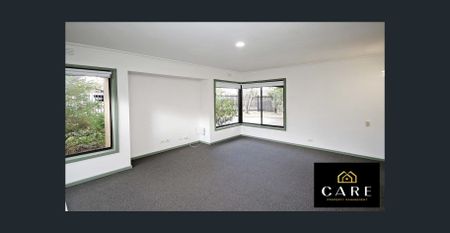 Neat & Well-Located Home in the Heart of Cranbourne! - Photo 2