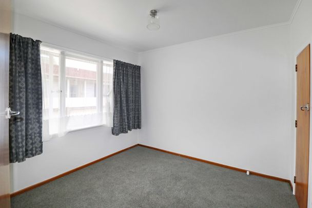 CENTRAL FLAT FERGUSSON DRIVE - GREAT LOCATION - Photo 1