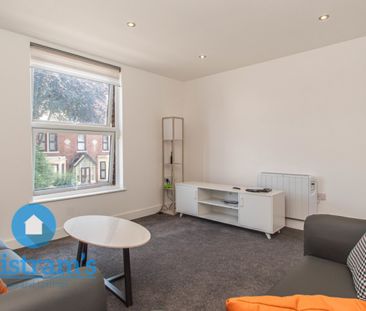 2 bed Flat for Rent - Photo 2