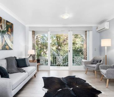 Stylish Fully Furnished Apartment in Leafy Ideal Locale - Photo 1