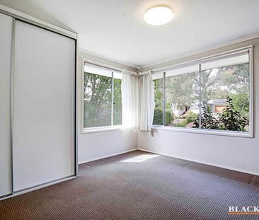 Well Presented 4 Bedroom Family Home Close to Canberra Hospital - Photo 5