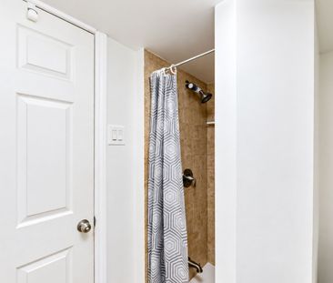 For Lease - 16 Braehead Drive, Richmond Hill, Ontario - Photo 5