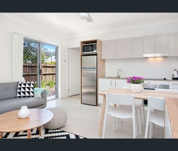 FULLY FURNISHED ONE BEDROOM - Photo 2