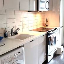 Well-designed 1 bed/ 1 bath unit boasts a functional layout (K19) - Photo 1