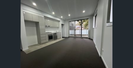 Modern Three Bedroom Unit - 20% Below Market Rent - Photo 4