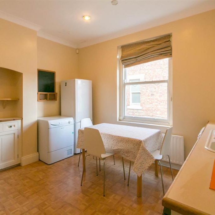 3 bedroom flat to rent - Photo 1