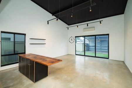 “SOPHISTICATED LOFT-STYLE TOWNHOUSE IN THE HEART OF SUCCESS” - Photo 2