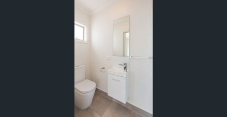 Studio Apartment ELECTRICITY & WATER INCLUDED! - Photo 2