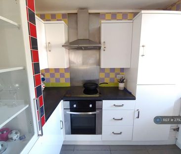 3 bedroom flat to rent - Photo 6