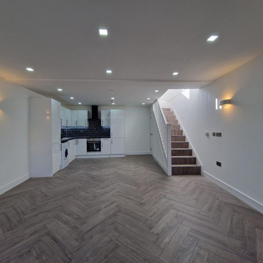Seven Sisters Road, London N4 - Photo 1