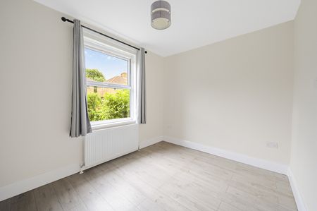 5 Bed Terraced House, Bentworth Road, W12 - Photo 3