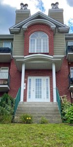 GRAND ET SUPERBE 4 1/2 Style Condo à LOUER au 1er juillet, avec Thermopompe neuve 2025. - Photo 4